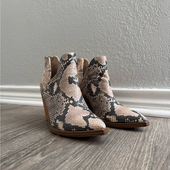 Steve Madden Tan Snake Bootie Sz 7.5M - Picture 2 of 6